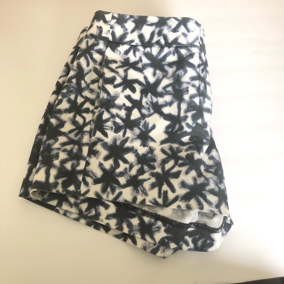 J. Crew Stretch white and blue short. - Picture 3 of 5